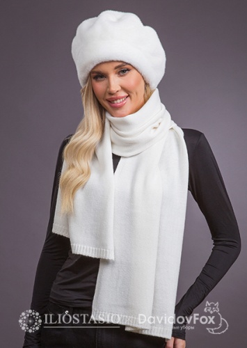 Берет на ножке экомех белый